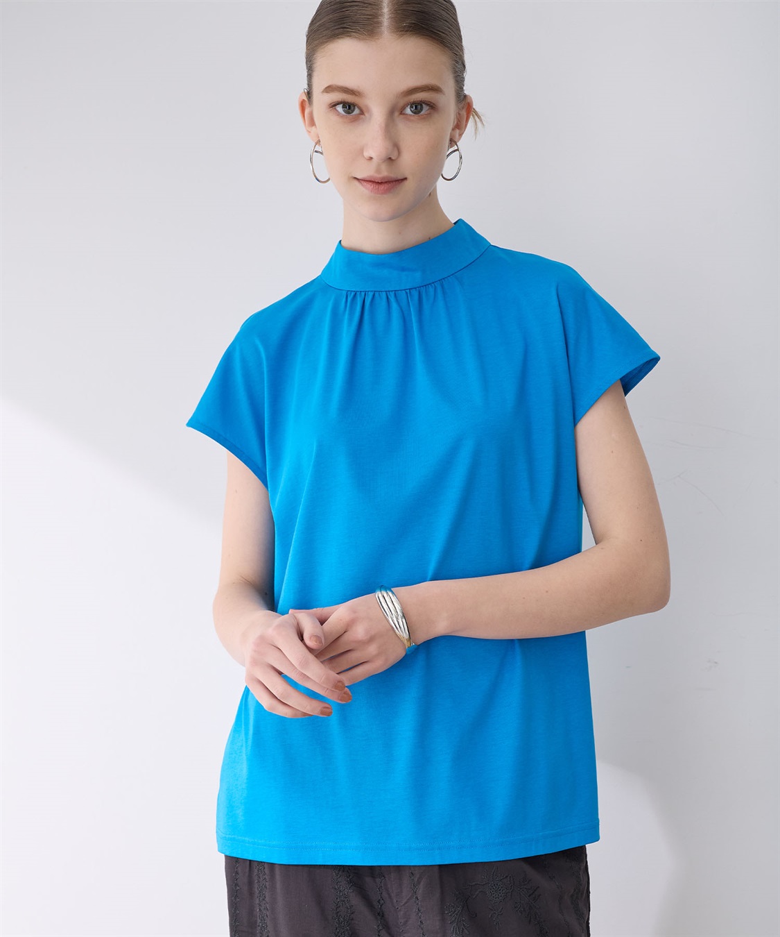 LE SOUK HOLIDAY 【接触冷感】ギャザーネックフレンチスリーブTシャツ_variation_2