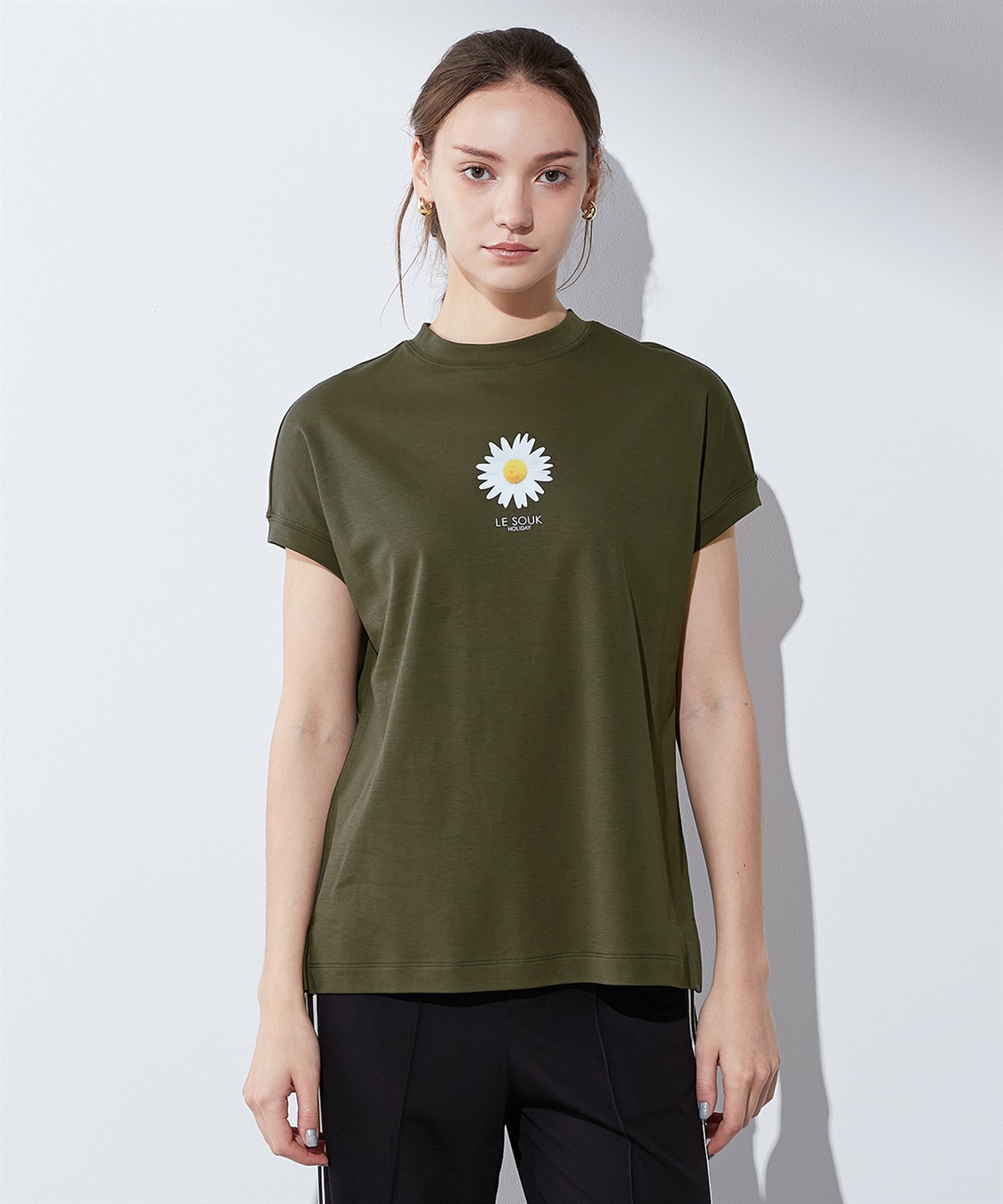 LE SOUK HOLIDAY 【接触冷感・汗じみ防止】フラワープリントTシャツ_variation_2