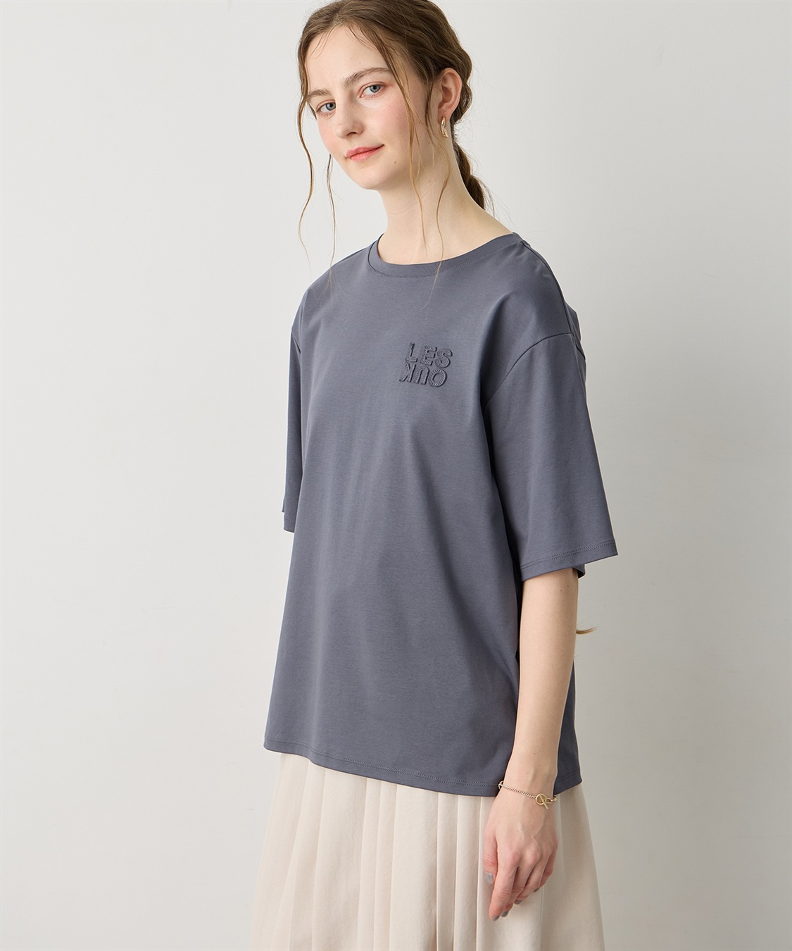 LE SOUK HOLIDAY ワッペンロゴTシャツ【接触冷感・吸水速乾】_variation_2