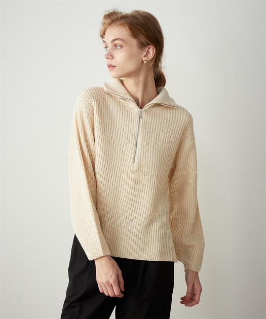 サンドベージュの裏毛ニット ジッププルオーバー LE SOUK HOLIDAY｜クロスプラス公式通販サイト