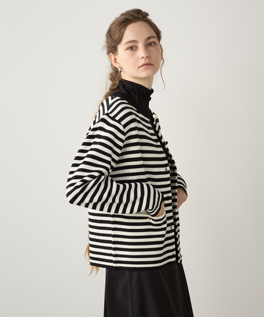 LE SOUK HOLIDAY 金ボタンクルーネックカーディガン_variation_1