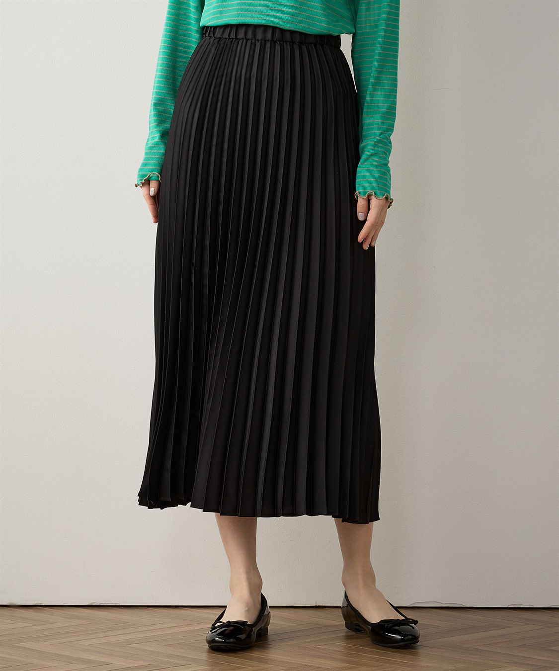 レザレクション　プリーツスカート 黒 レザー ライク サテン プリーツスカート（uncrave WHITE） / uncrave