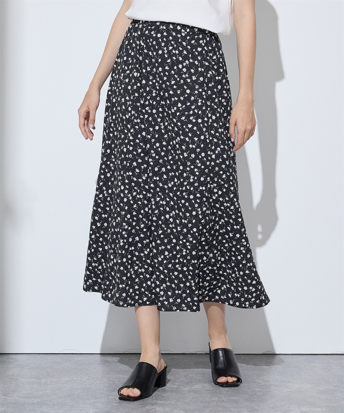 白黒プリント 柄　プリーツスカート LOWRYS FARM｜プリントプリーツスカート | Rakuten Fashion(楽天