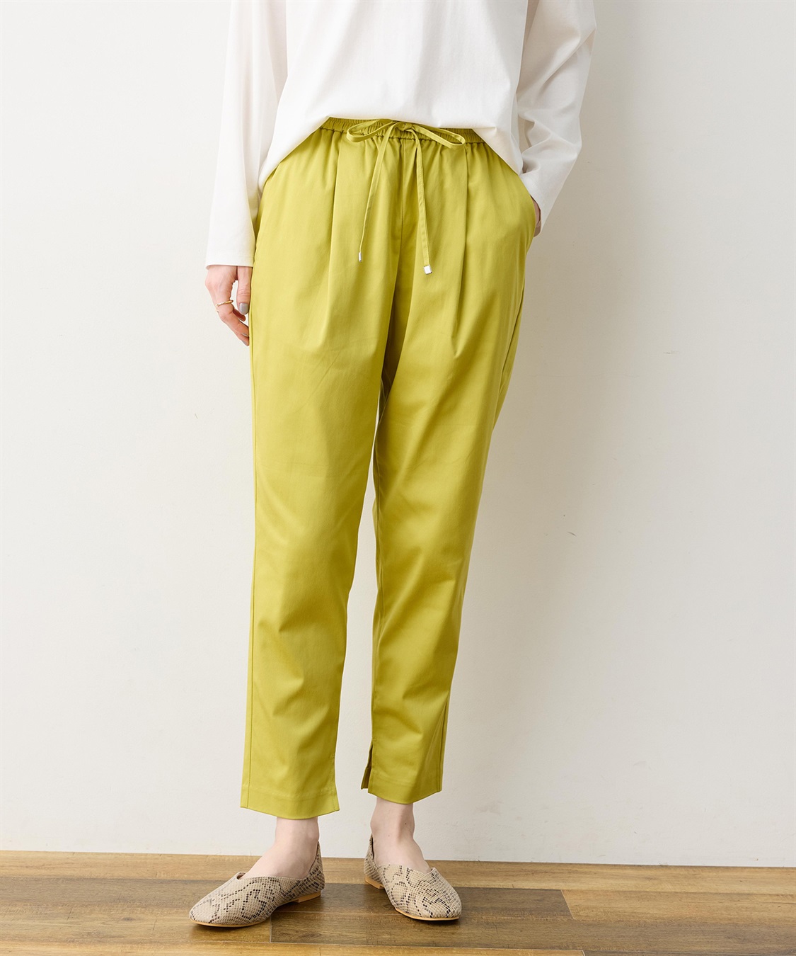 LE SOUK HOLIDAY ストレッチタックテーパードパンツ【ウエストゴム・サスティナブル素材】_variation_5