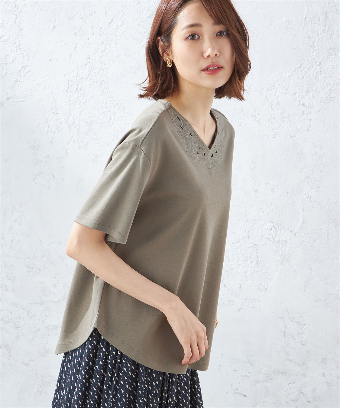 A/C DESIGN BY ALPHA CUBIC カットワーク刺しゅうプルオーバー_variation_2