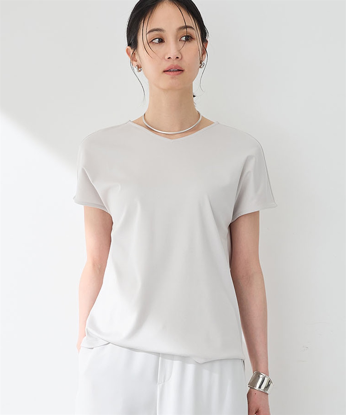 A/C DESIGN BY ALPHA CUBIC フレンチVネックTシャツ【すごツヤ・UVカット・接触冷感】_variation_1