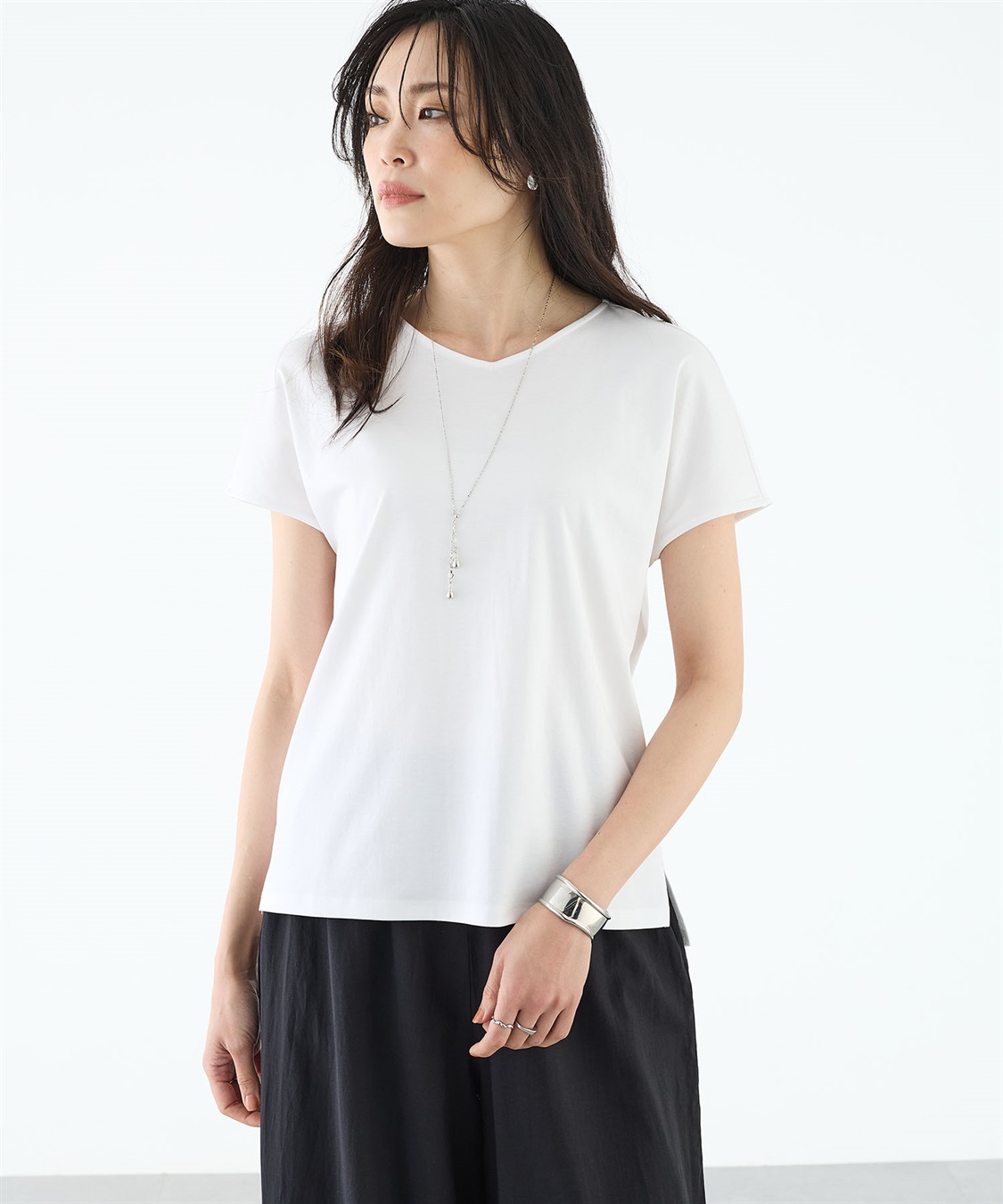 A/C DESIGN BY ALPHA CUBIC フレンチVネックTシャツ【すごツヤ・UVカット・接触冷感】_variation_3