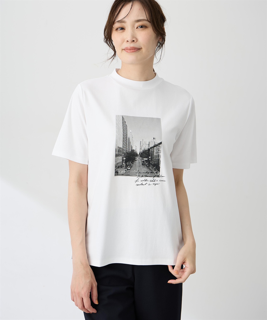 A/C DESIGN BY ALPHA CUBIC 【ALCOLLAGEプリント】フォトプリントモックネックＴシャツ【すごツヤ・UVカット・接触冷感】_main