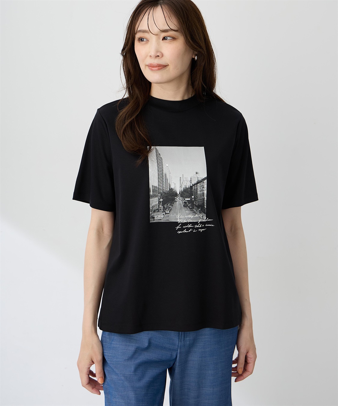 A/C DESIGN BY ALPHA CUBIC 【ALCOLLAGEプリント】フォトプリントモックネックＴシャツ【すごツヤ・UVカット・接触冷感】_variation_1