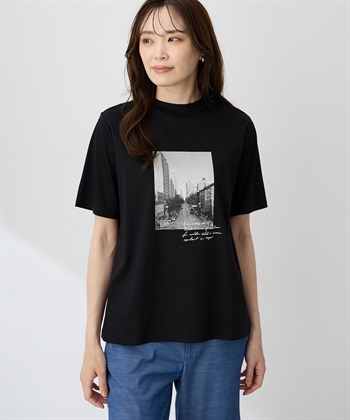 A/C DESIGN BY ALPHA CUBIC 【ALCOLLAGEプリント】フォトプリントモックネックＴシャツ【すごツヤ・UVカット・接触冷感】_variationthumb_1