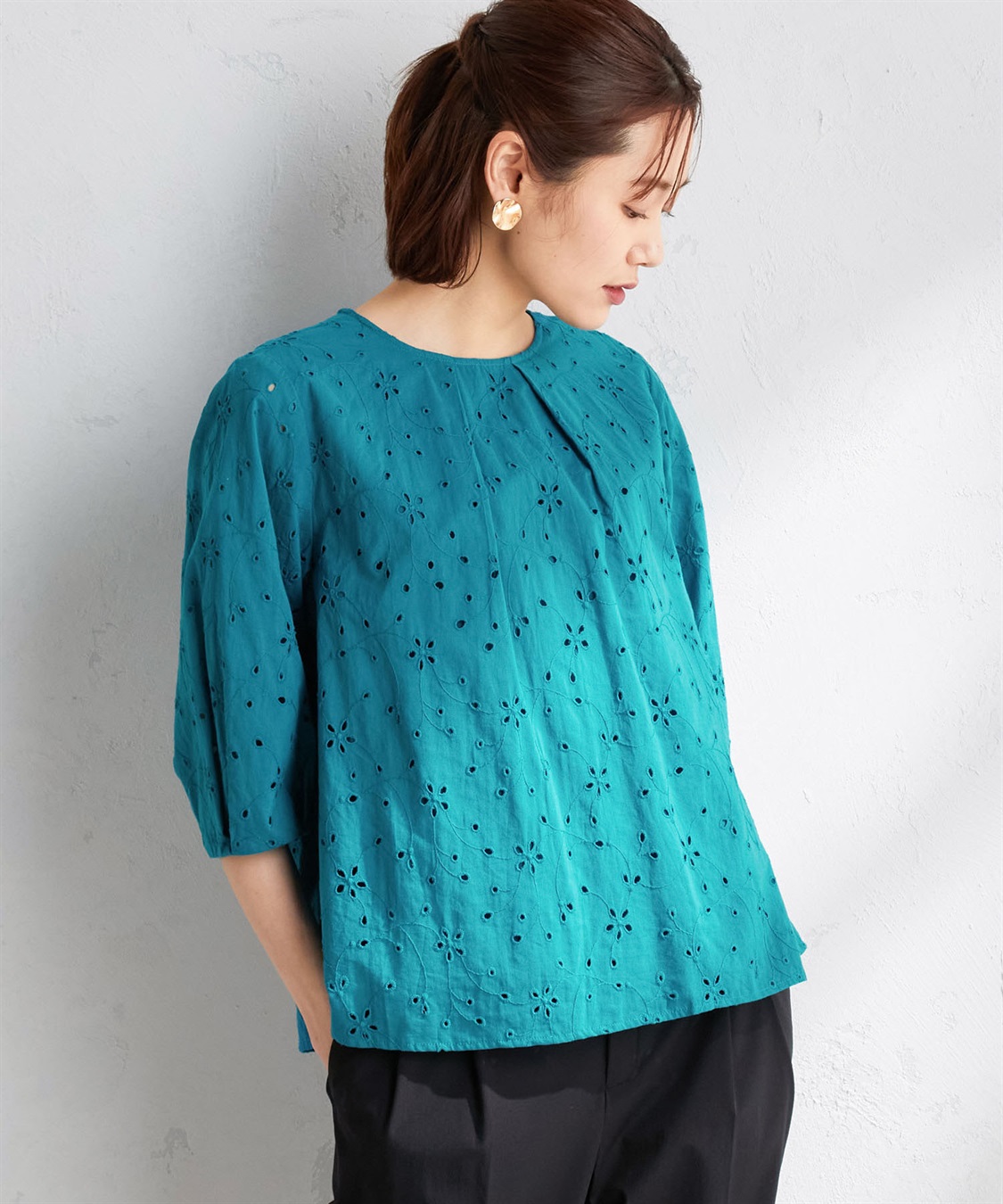 A/C DESIGN BY ALPHA CUBIC 総刺しゅうブラウス_variation_3