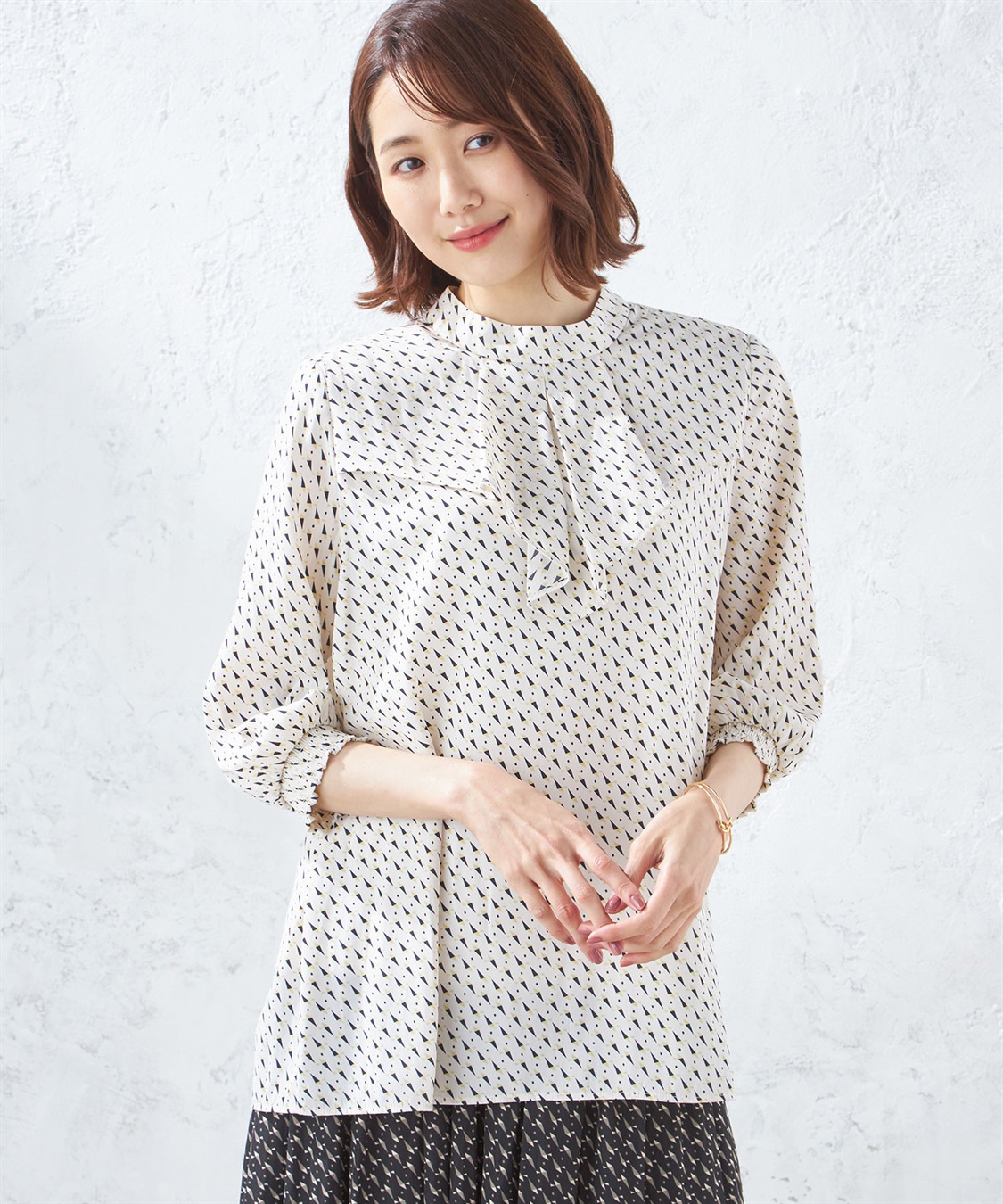 A/C DESIGN BY ALPHA CUBIC 【接触冷感】幾何プリントフリルブラウス_variation_2