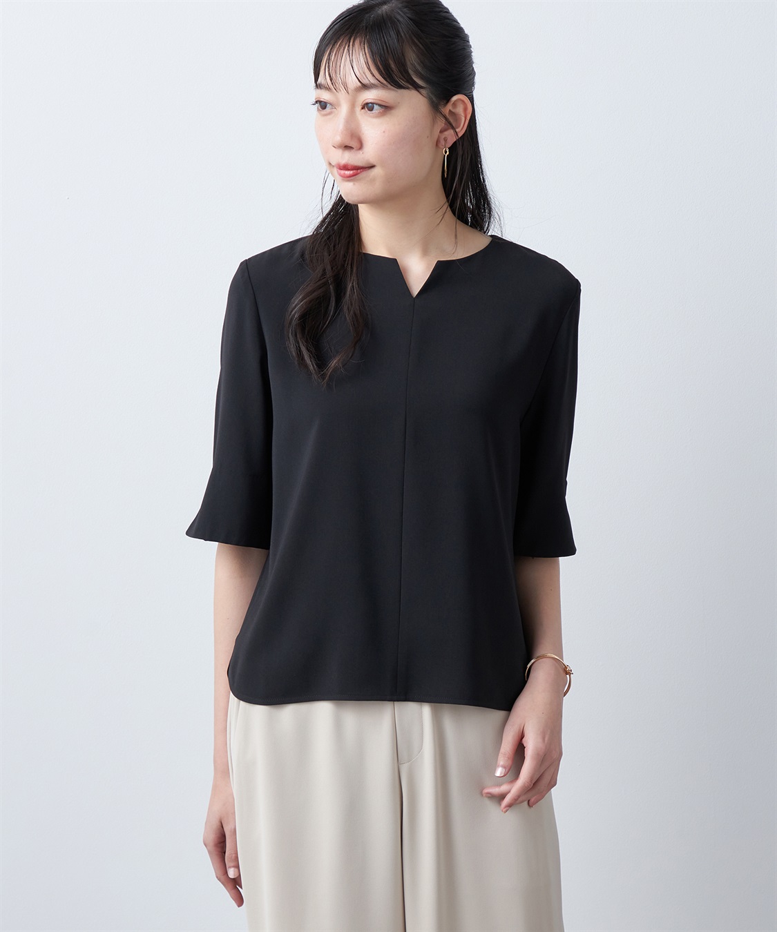 A/C DESIGN BY ALPHA CUBIC 【UVカット・冷感・ウォッシャブル】キーネックブラウス_variation_1