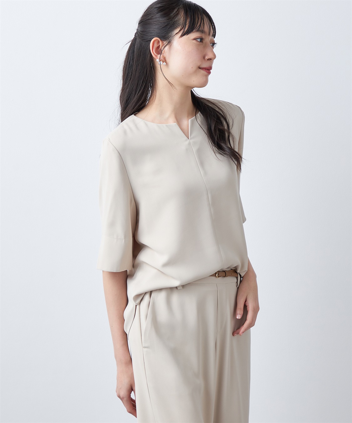 A/C DESIGN BY ALPHA CUBIC 【UVカット・冷感・ウォッシャブル】キーネックブラウス_variation_2