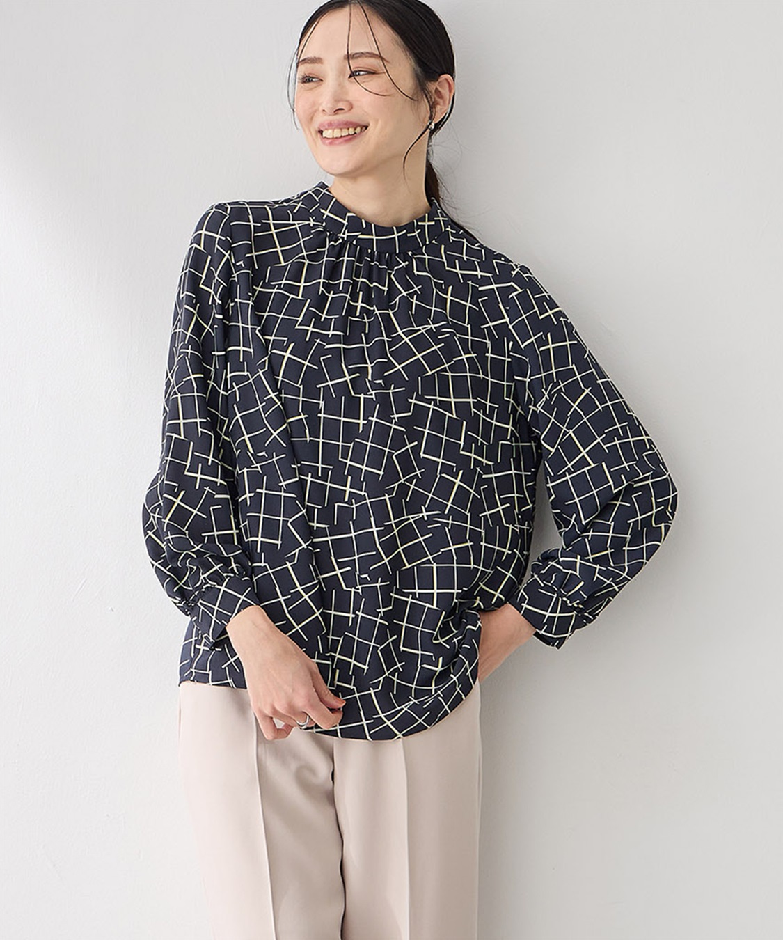 A/C DESIGN BY ALPHA CUBIC 【アルコラージュ】幾何チェックプリントブラウス_main