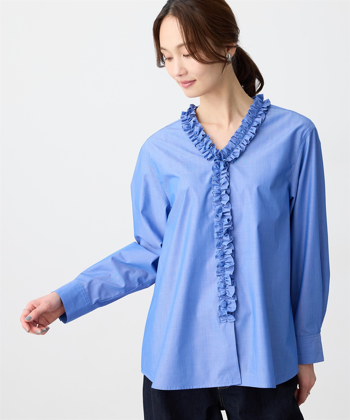 A/C DESIGN BY ALPHA CUBIC Vネックフリルブラウス_main