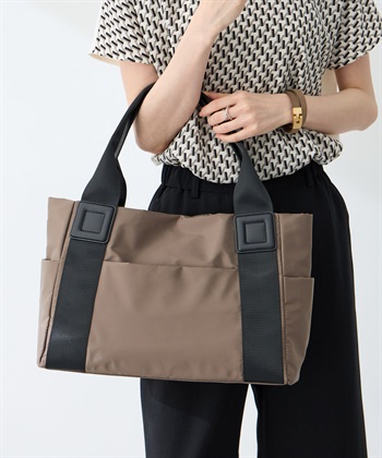 軽量A4トートバッグ 【A4・ノートパソコン・タブレット収納可能】(モカ-フリー)