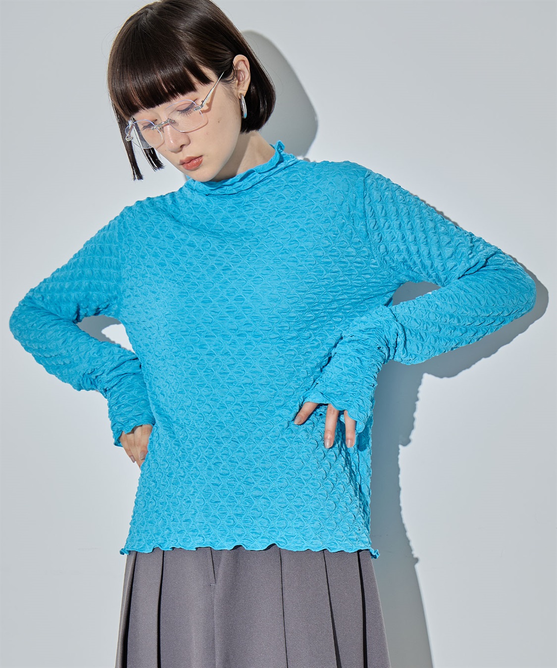 フィンガーホールシャーリングハイネックトップス ELLEgirl｜クロス