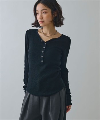 ヘンリーネックシアーリブトップス(ブラック-フリー)