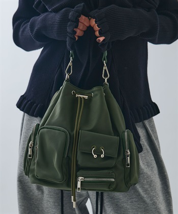 ボディーピアス付アウトポケット巾着バッグ(カーキ-FREE)