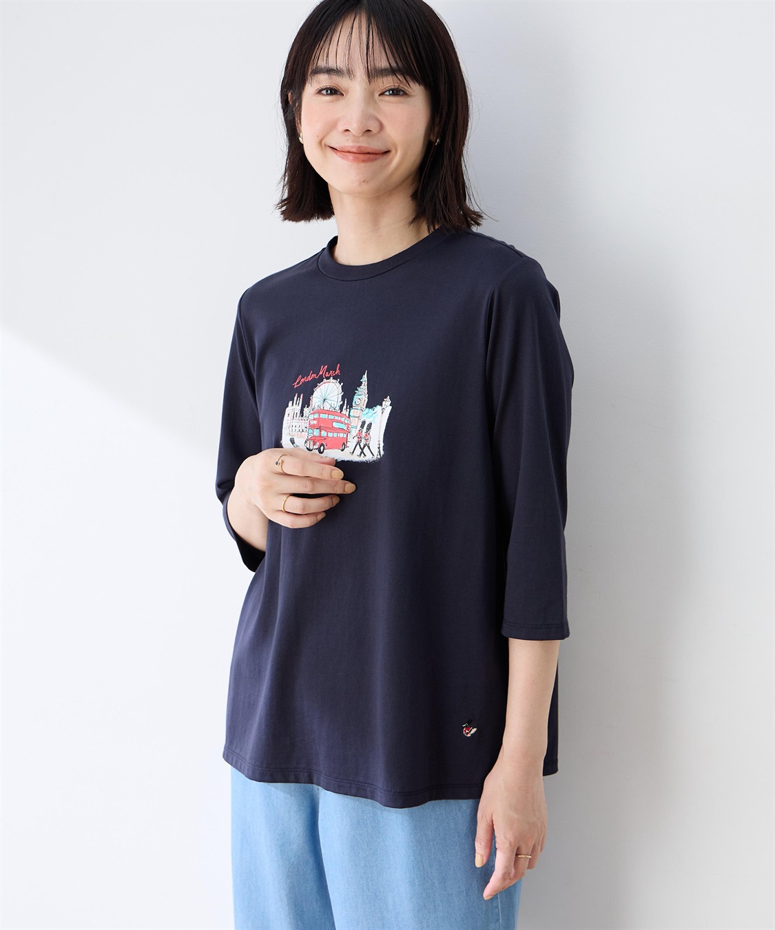 DECOY 【chiyoさんコラボ】ロンドンマーチロゴプリント7分袖Tシャツ【オーガニックコットンブレンド】_variation_2