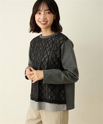 前身頃に黒いレースを重ねたグレーのプルオーバー