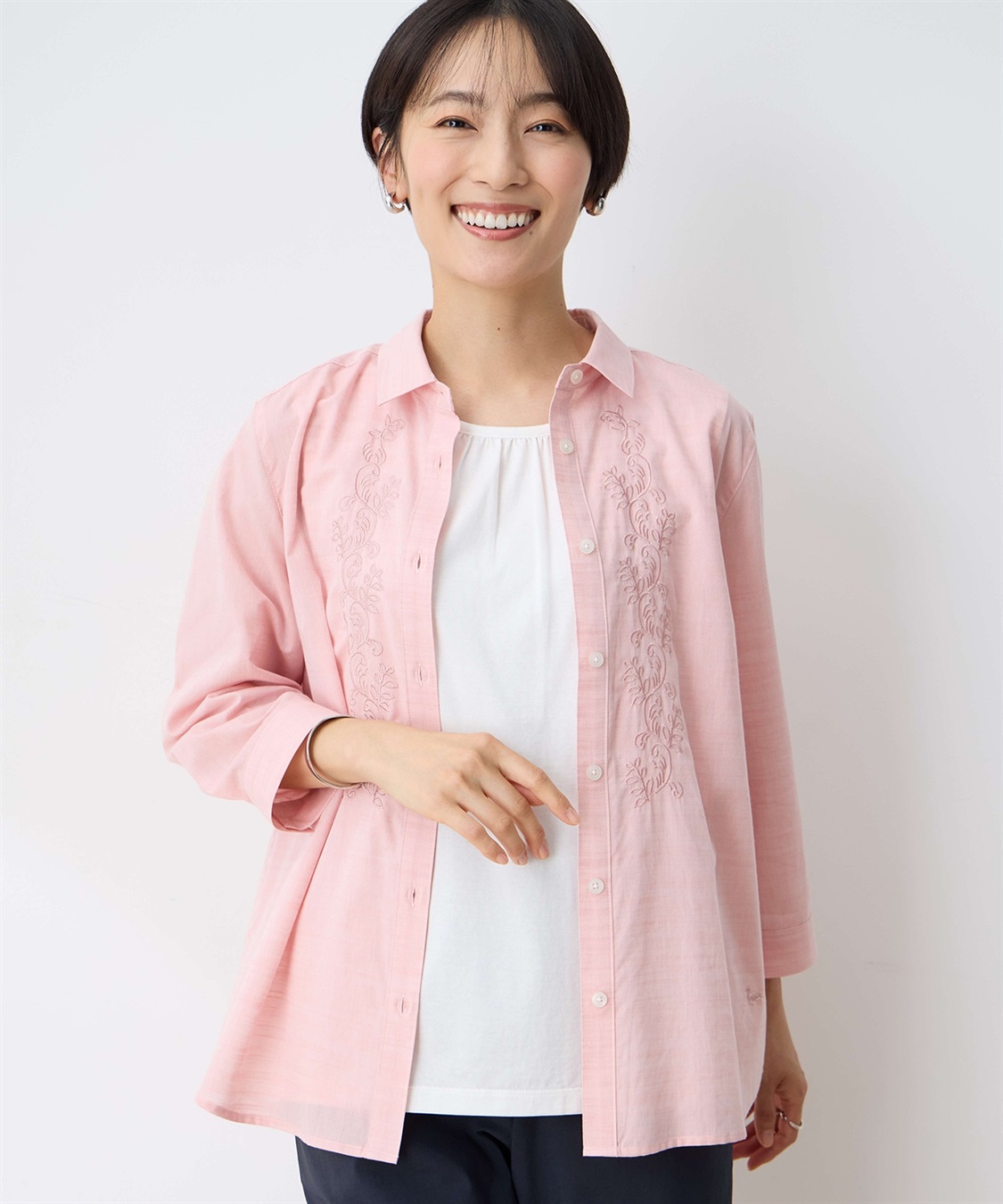 DECOY 【冷感】フロント刺しゅうブラウス_variation_1