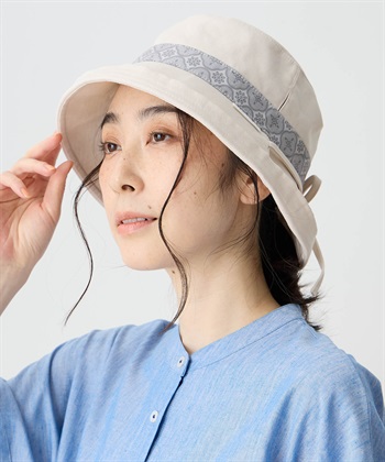 STYLE2 【in Blooom×-ten】エッジアップハットを着用した女性