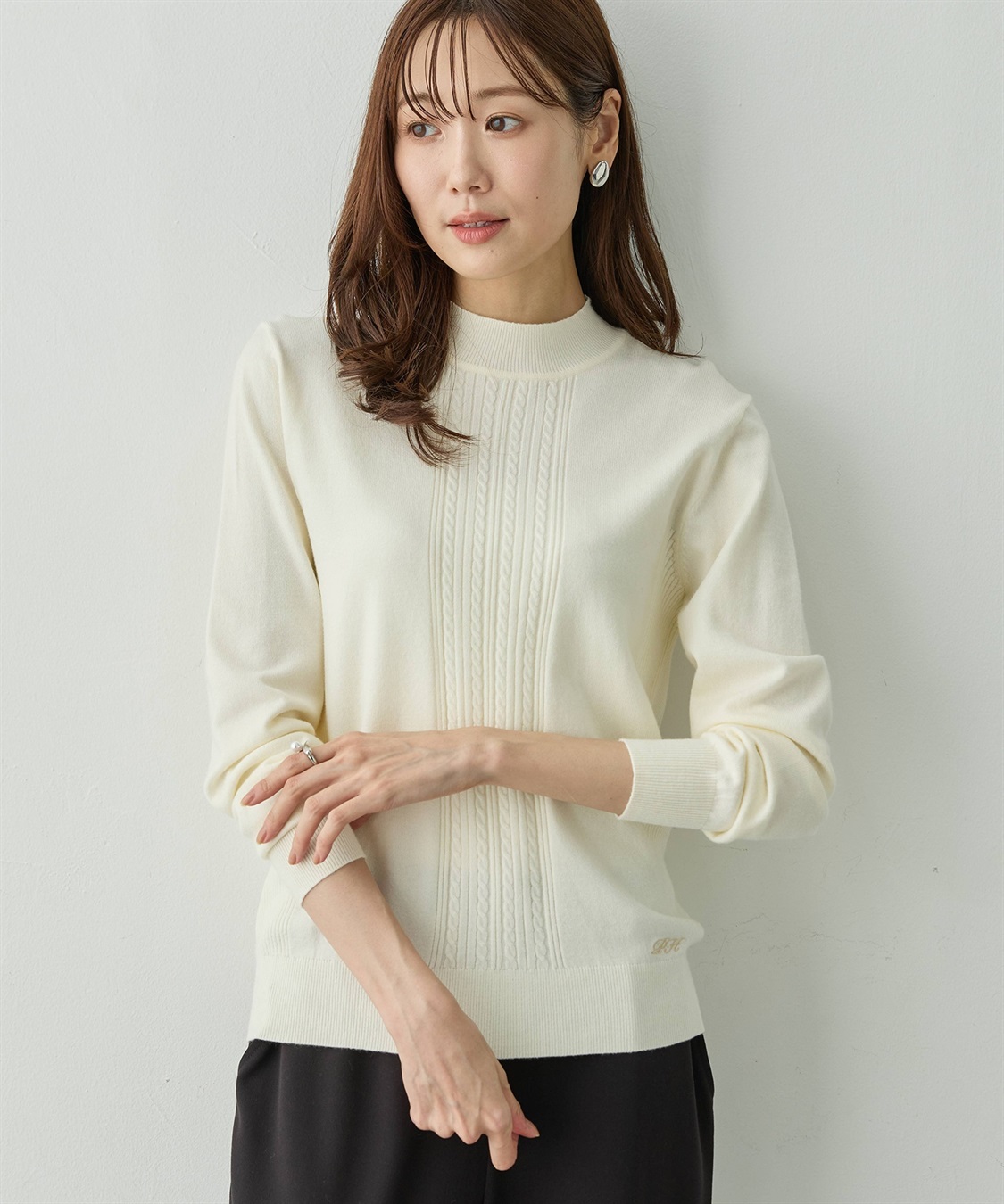 Petit Honfleur フロントケーブル編みハイネックニットプルオーバー【楽ちんニットシリーズ・静電気防止・ウォッシャブル】_variation_1