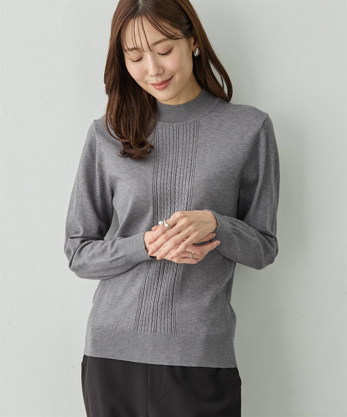 Petit Honfleur フロントケーブル編みハイネックニットプルオーバー【楽ちんニットシリーズ・静電気防止・ウォッシャブル】_variation_3