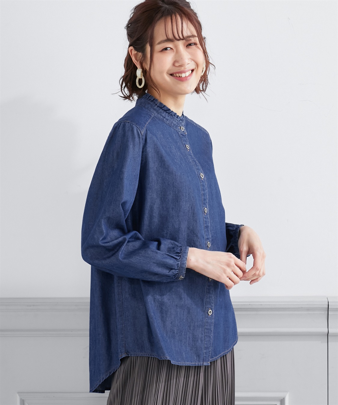 衿フリルデニムブラウス Petit Honfleur｜クロスプラス公式通販サイト