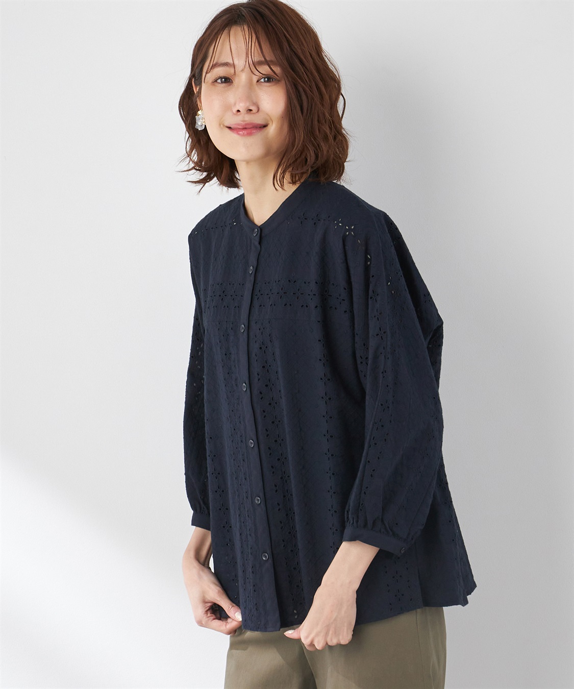 刺しゅうレースブラウス Petit Honfleur｜クロスプラス公式通販サイト