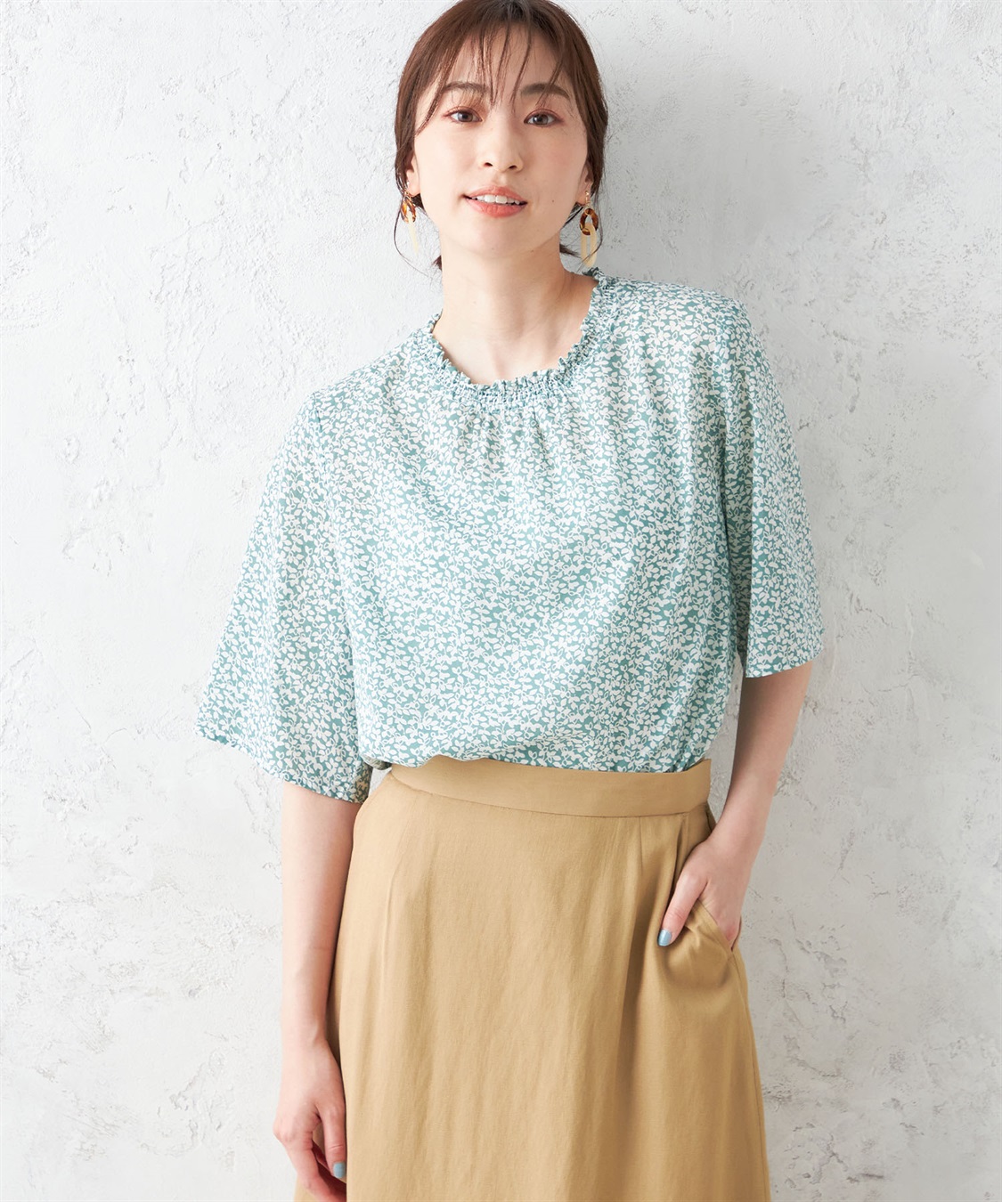 Petit Honfleur シャーリングプリントブラウス_variation_1