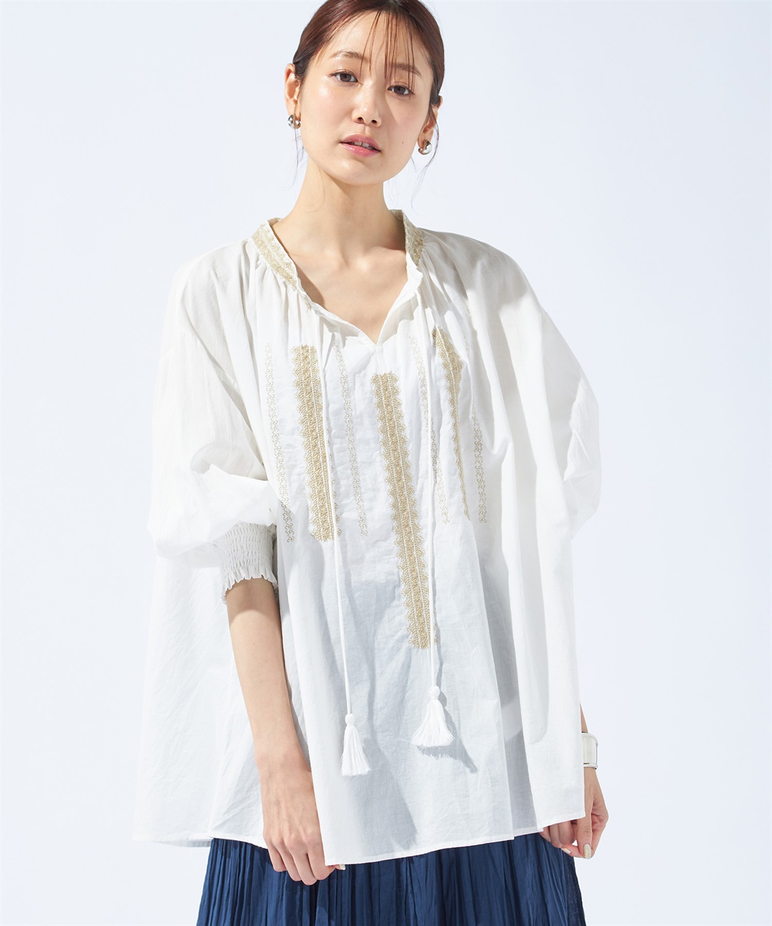 Petit Honfleur ギャザー刺しゅうブラウス_variation_1