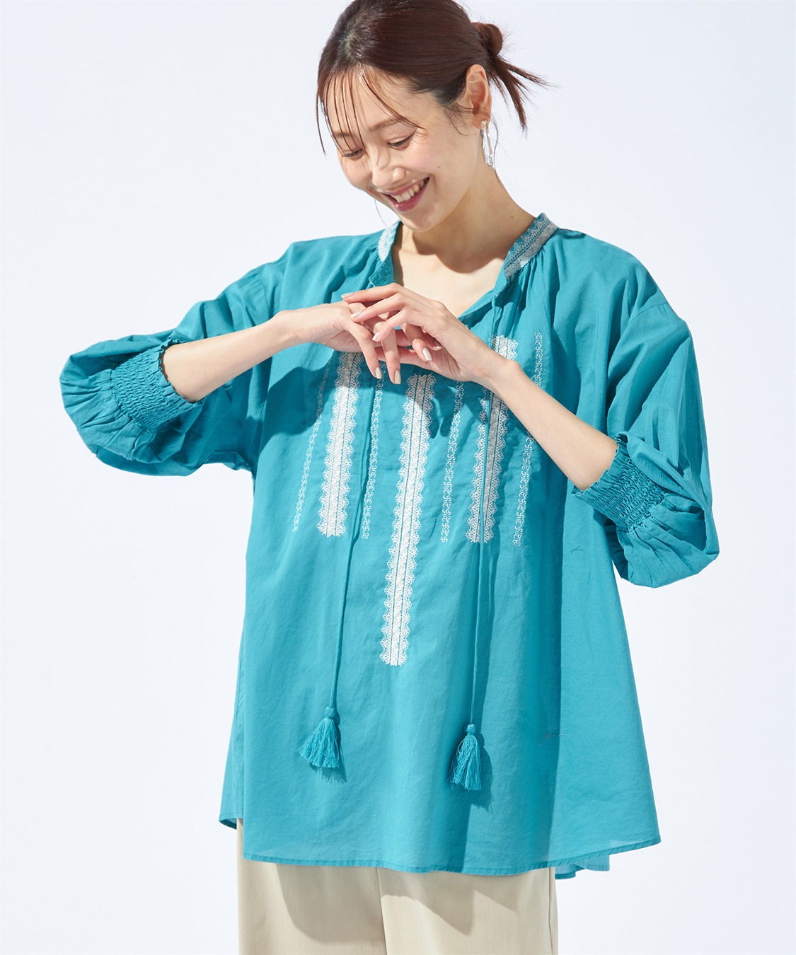 Petit Honfleur ギャザー刺しゅうブラウス_variation_2