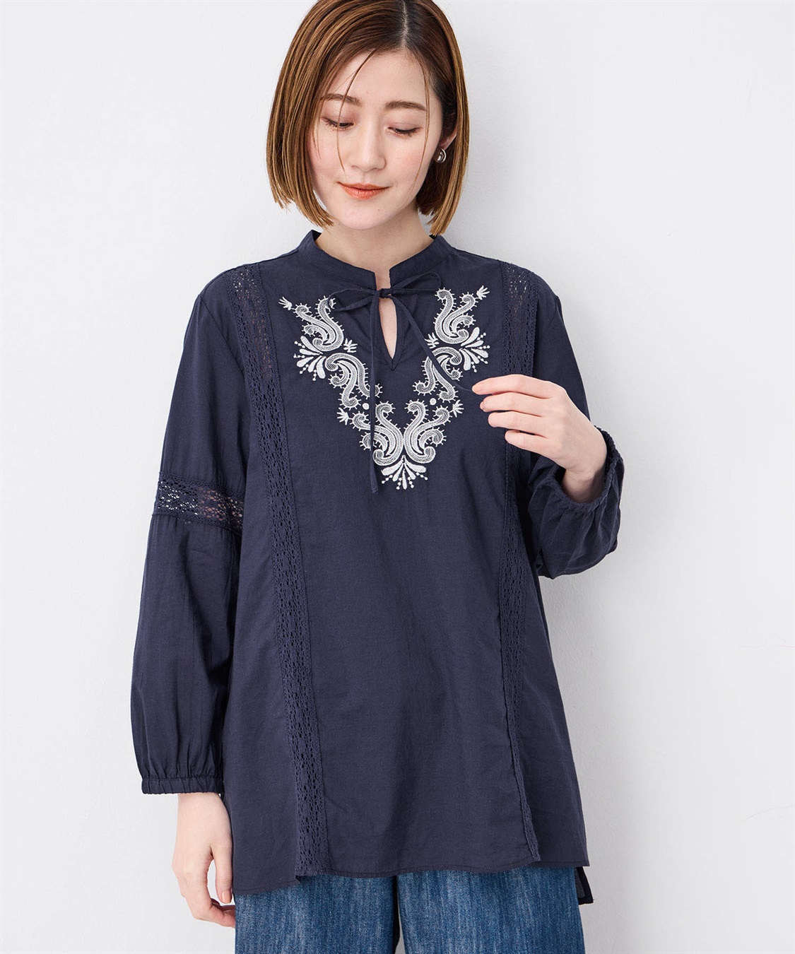 刺しゅうチュニックブラウス Petit Honfleur｜クロスプラス公式通販サイト