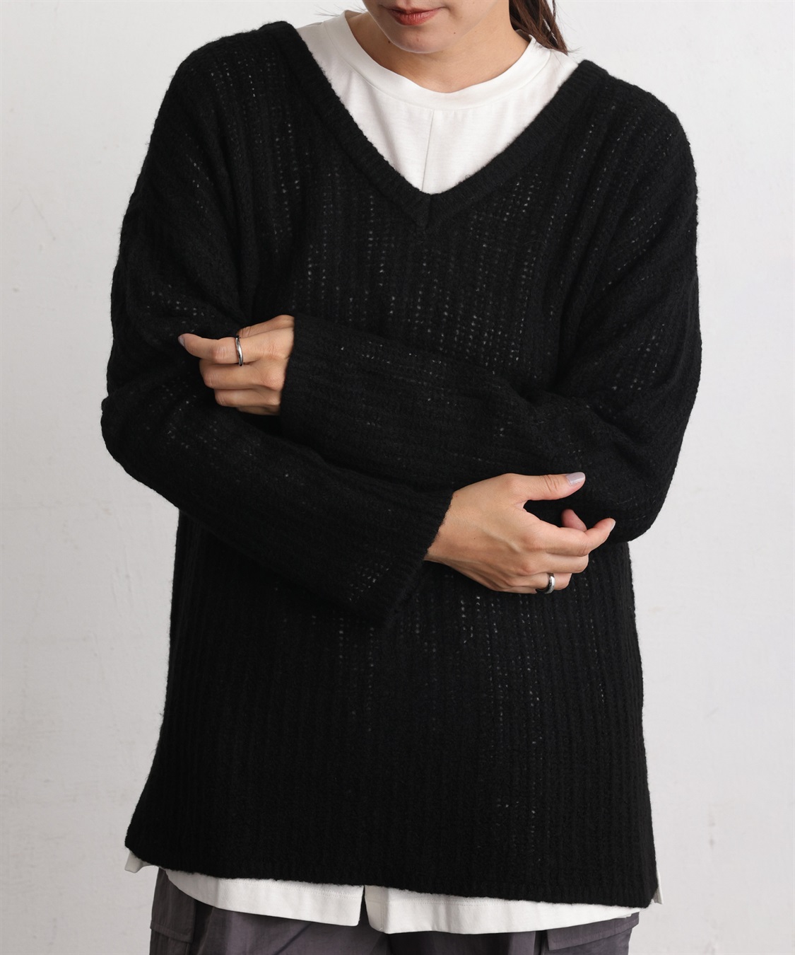 ONE‘S TRUE Vネックシアーニットプルオーバー_variation_1