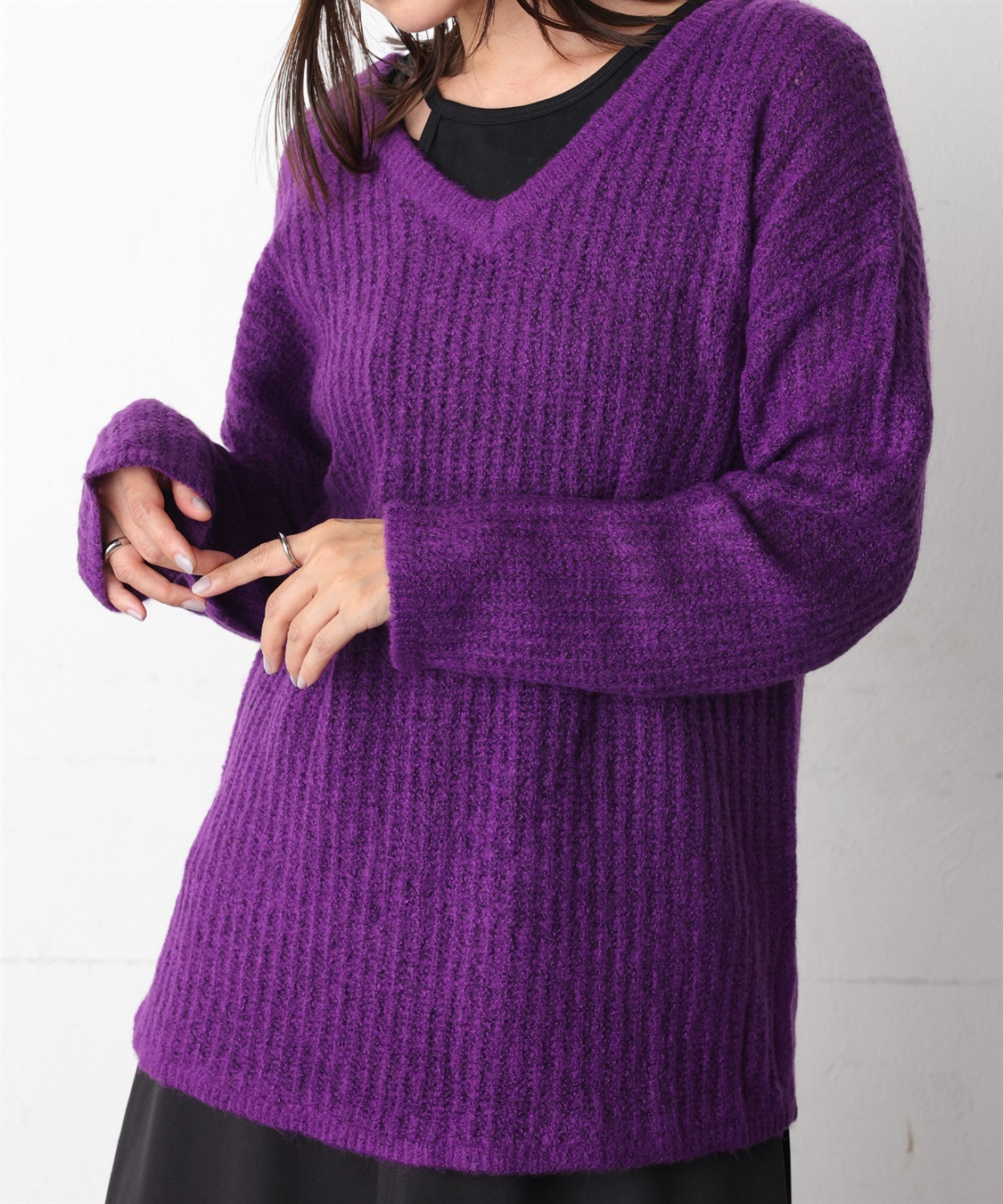 ONE‘S TRUE Vネックシアーニットプルオーバー_variation_3