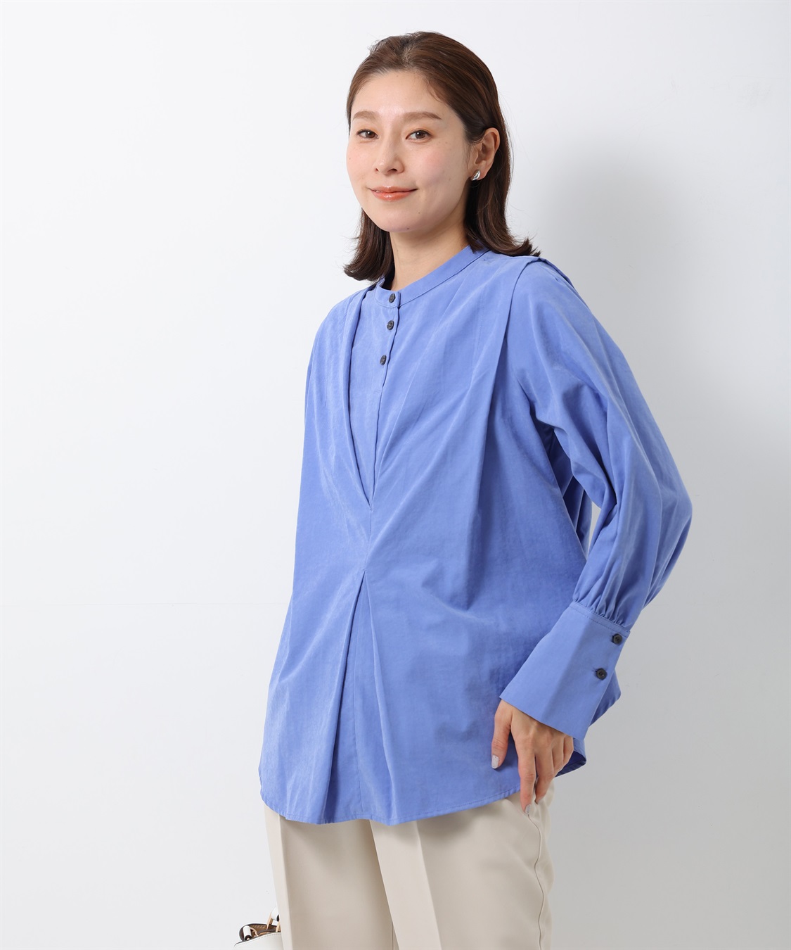 スタンドカラータックブラウス ONE'S TRUE｜クロスプラス公式通販サイト