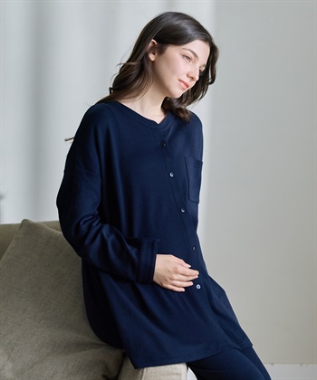 マタニティから産後まで ふわふわスムース無地パジャマ（マタニティ/授乳服）授乳楽々 妊婦服 産前・産後対応(ネイビー-Ｍ)