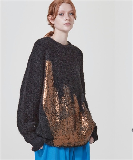 ループヤーン箔プリント長袖クルーネックニット