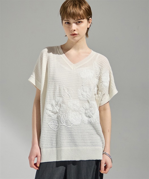 刺しゅう入りサマーニット