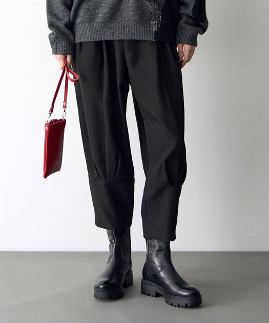 フロントタックパンツ