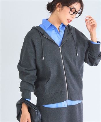 ミ*コ様 【未使用美品】CFCL ミラノリブ　クロップドパーカー 楽天市場】ミュウミュウ MIU MIU 胸ロゴ プルオーバー