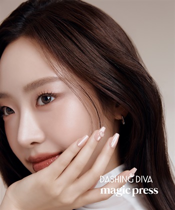 DASHING DIVA
