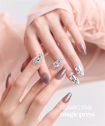 DASHING DIVA