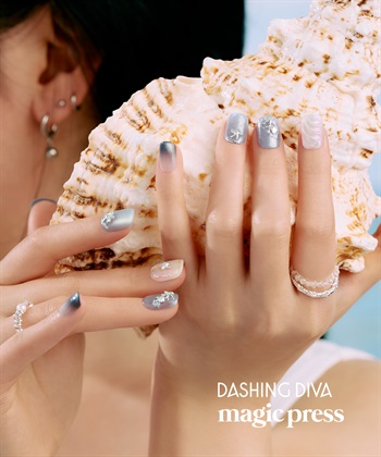 DASHING DIVA