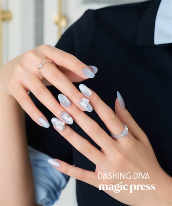 DASHING DIVA