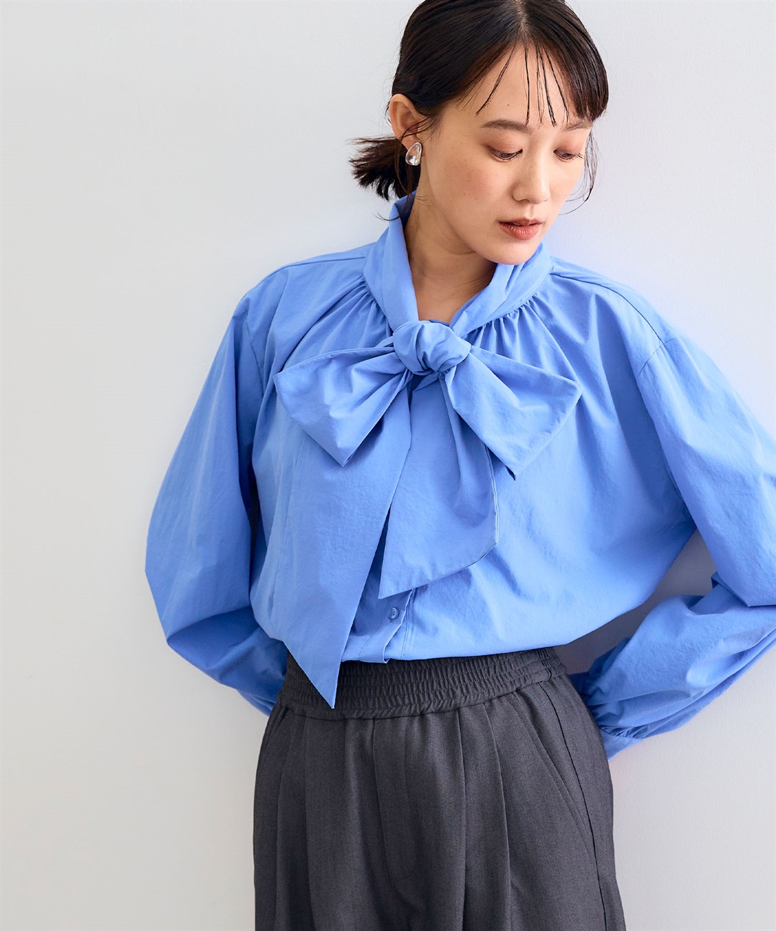 CROSS FUNCTION 《シワになりにくい》リボンボウタイボリュームシャツ_main