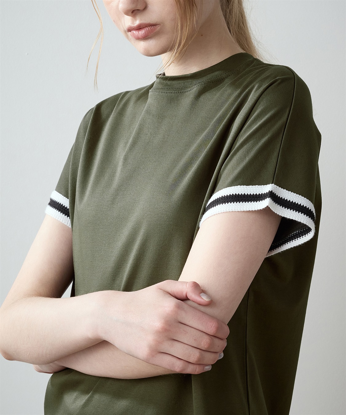 LE SOUK HOLIDAY 【接触冷感】袖テープモックネックTシャツ_sub_25